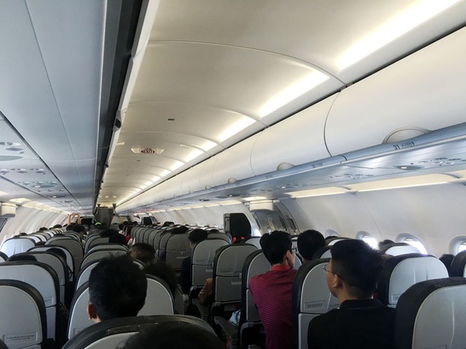 Chinese passenger fined for smoking on VietJet flight - 1