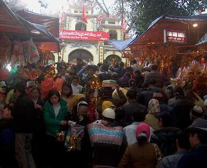 Prices rocket as people rush to Ba Chua Kho Temple - 1 Prices rocket as people rush to Ba Chua Kho Temple - 1