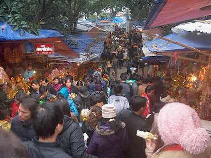 Prices rocket as people rush to Ba Chua Kho Temple - 5 Prices rocket as people rush to Ba Chua Kho Temple - 5