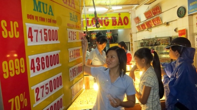 Gold reaches one-year high, sales soar - 1