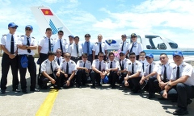 Vietnamese commercial pilots graduate in home soil - 1