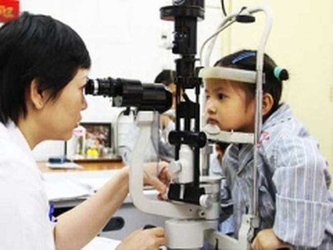 US project supports eye care for Kon Tum children - 1