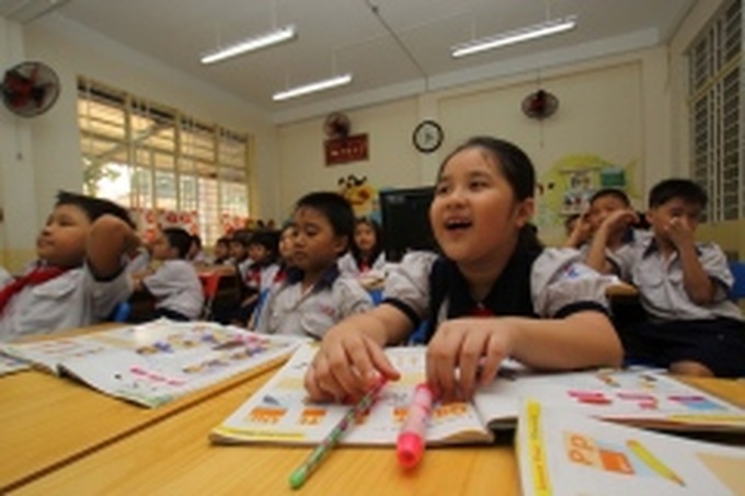 Cycling to help Vietnamese students - 1