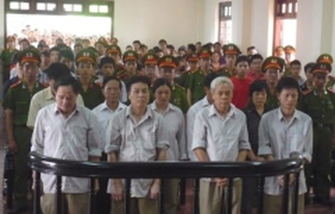 Experts object to power price hike - 1