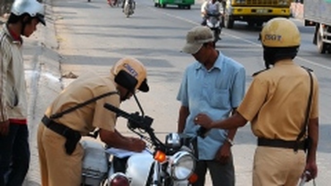 Minister responds to flak on source of police pay - 1