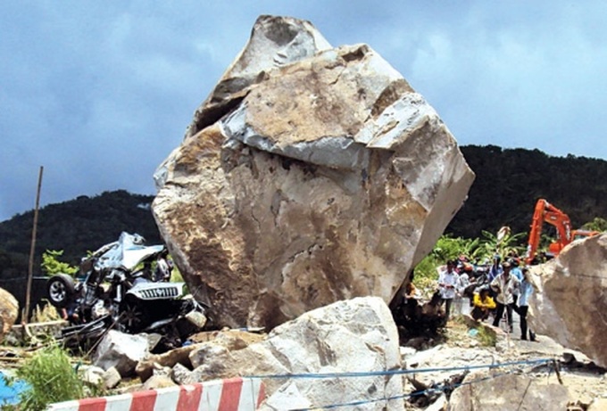 Construction likely caused rockslide killing 6 - 1