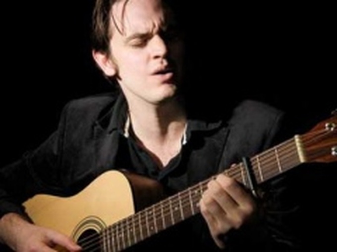 Foreigners sing Trinh’s music to celebrate his birthday - 1