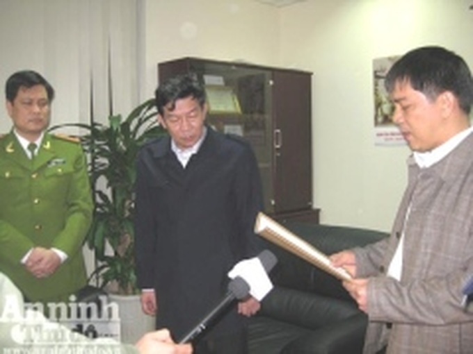 Tourist agent held for swindling 73,000 people - 1