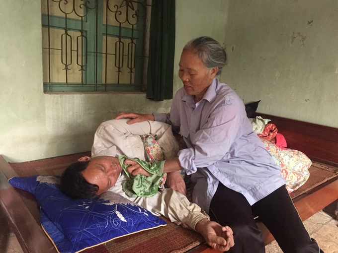 Elderly woman calls for help for ill husband - 1