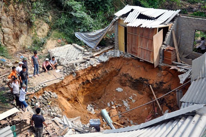 Illegal coal mining threatens hundreds of households in Quang Ninh - 1 Illegal coal mining threatens hundreds of households in Quang Ninh - 1