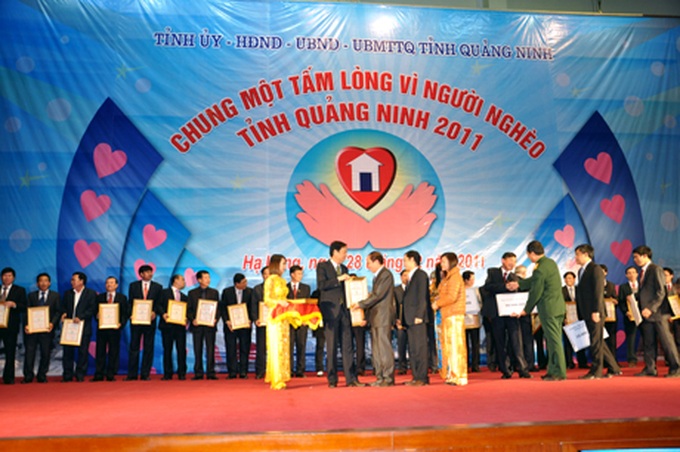 VND11.7 billion raised for the poor - 1 VND11.7 billion raised for the poor - 1