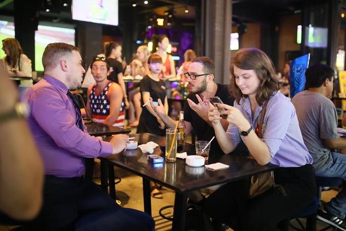 HCM City pedestrian street attracts thousands of visitors on opening day - 6 HCM City pedestrian street attracts thousands of visitors on opening day - 6