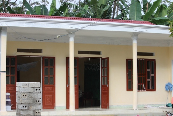 Readers build house for ill girl - 3