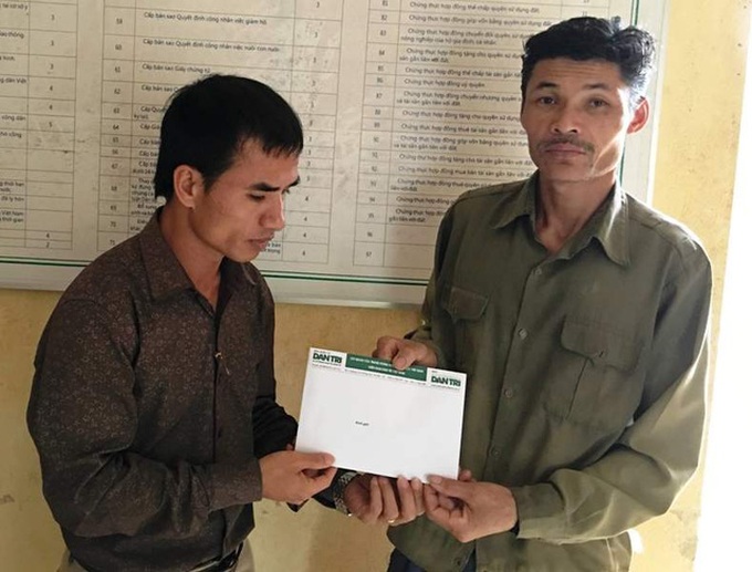 Readers donate to flood victims - 1