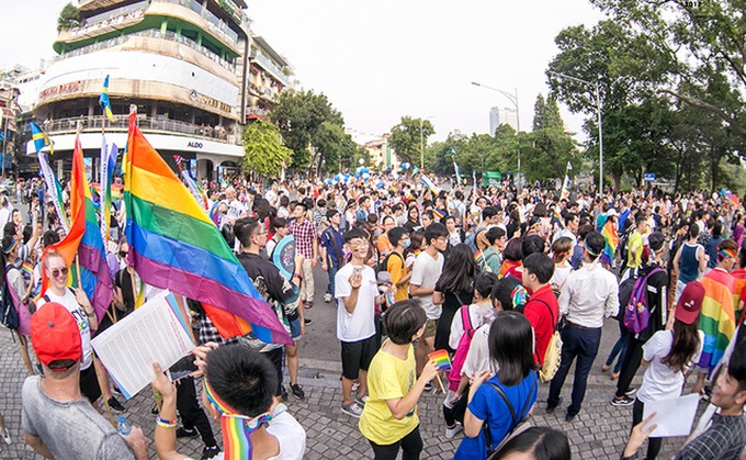 Thousands join LGBT pride parade in Hanoi - 2 Thousands join LGBT pride parade in Hanoi - 2