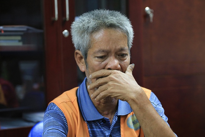 Father calls for help for son - 1