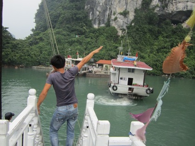 Halong Bay chaos threatens tourist safety - 3