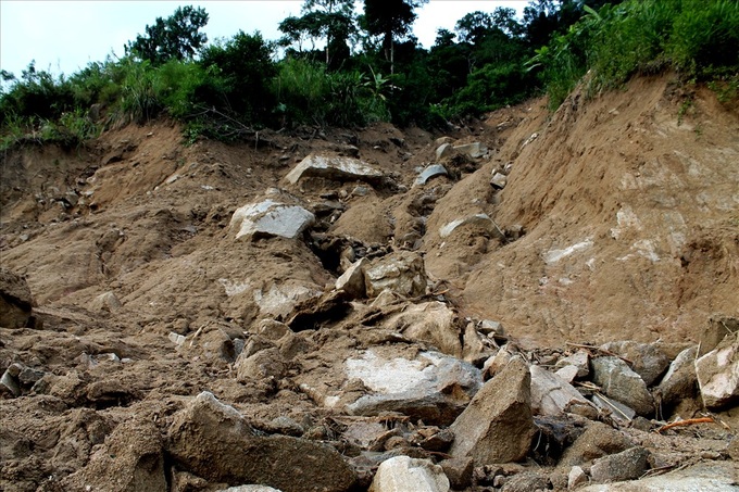 Quang Ngai commune still isolated after Damrey - 2