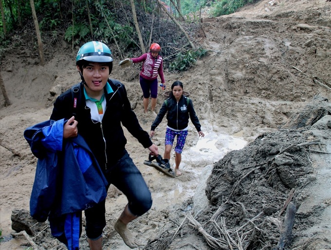 Quang Ngai commune still isolated after Damrey - 1