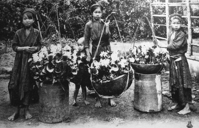 Exhibition features history of Hanoi's Old Quarter - 7