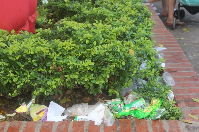 Litter spoils sites during holiday period - 2