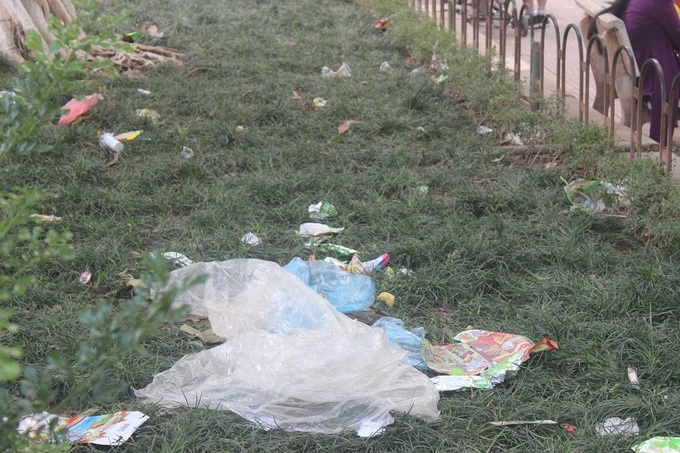 Litter spoils sites during holiday period - 4