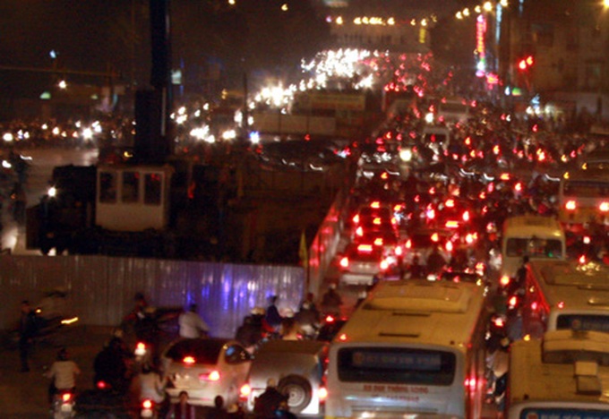 Hanoi sets deadlines for four major overpass projects - 1