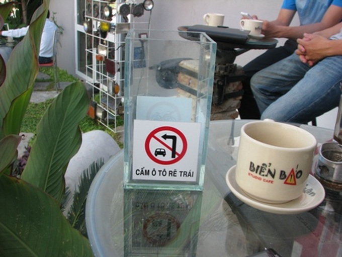 Danang cafe sends message about traffic culture - 5 Danang cafe sends message about traffic culture - 5
