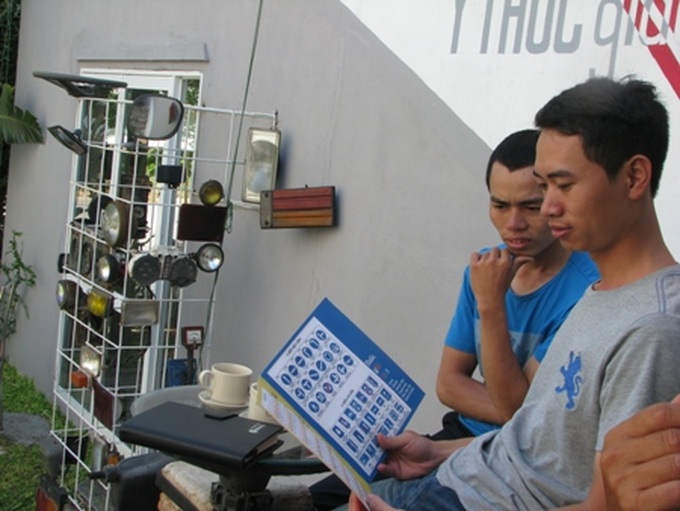 Danang cafe sends message about traffic culture - 3 Danang cafe sends message about traffic culture - 3