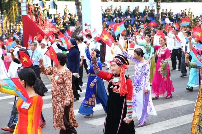 National parade to celebrate Reunification Day in HCM City - 6 National parade to celebrate Reunification Day in HCM City - 6