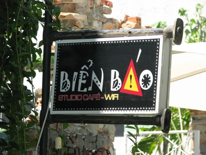 Danang cafe sends message about traffic culture - 2 Danang cafe sends message about traffic culture - 2