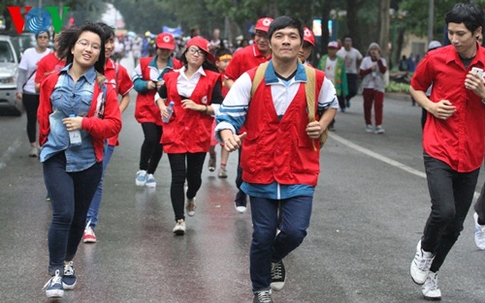 Thousands of people join Hanoi Run For Children 2014 - 11