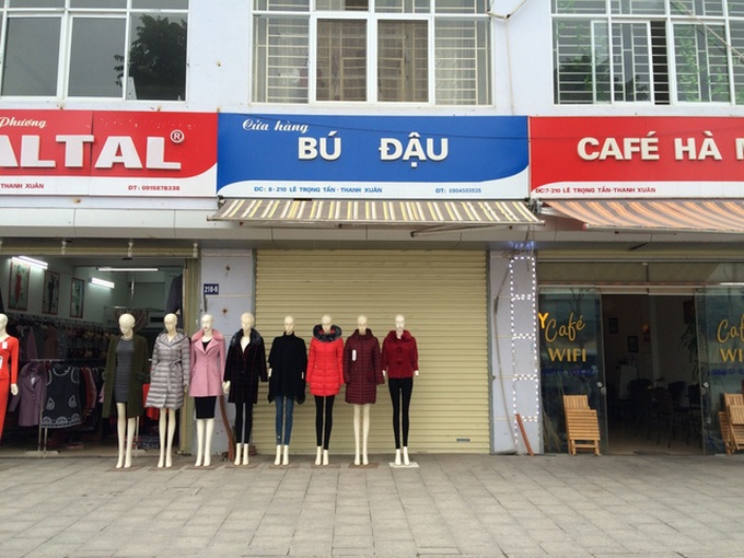 Shop owners abandon identical signboards - 2