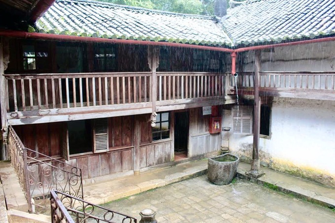 Explore the H'mong King’s Palace in Ha Giang - 5