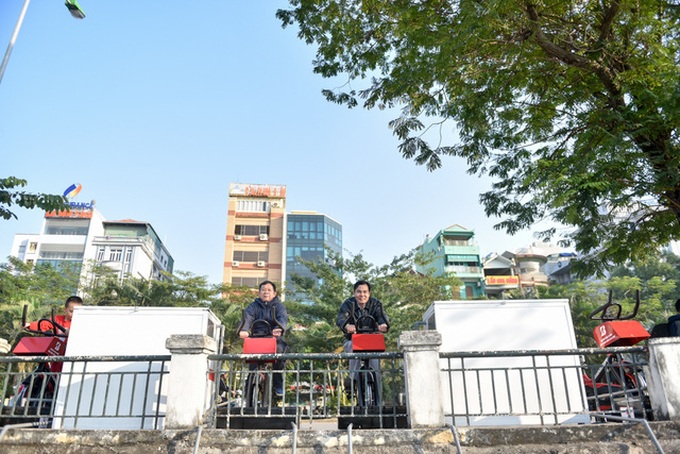 Dual-purpose bicycles help purify Hanoi lake - 1 Dual-purpose bicycles help purify Hanoi lake - 1