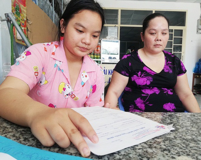 Blind mother takes care of daughter facing ovarian cancer - 1 Blind mother takes care of daughter facing ovarian cancer - 1