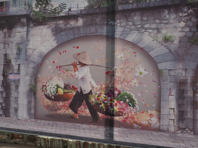 Hanoi rail viaduct decorated with colourful paintings - 1