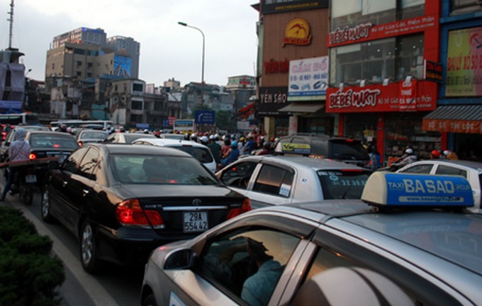 Hanoi to speed up construction on world's most expensive road - 1