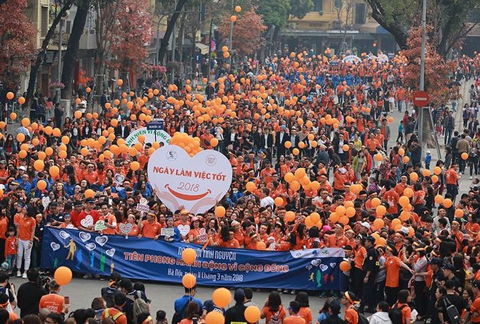 5,000 people walk in Hanoi on Good Deeds Day - 1