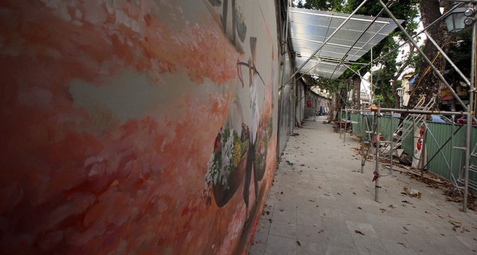 Hanoi viaduct mural project remains unfinished - 1 Hanoi viaduct mural project remains unfinished - 1