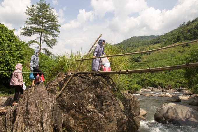 Hard teaching lives in northern mountainous areas - 2