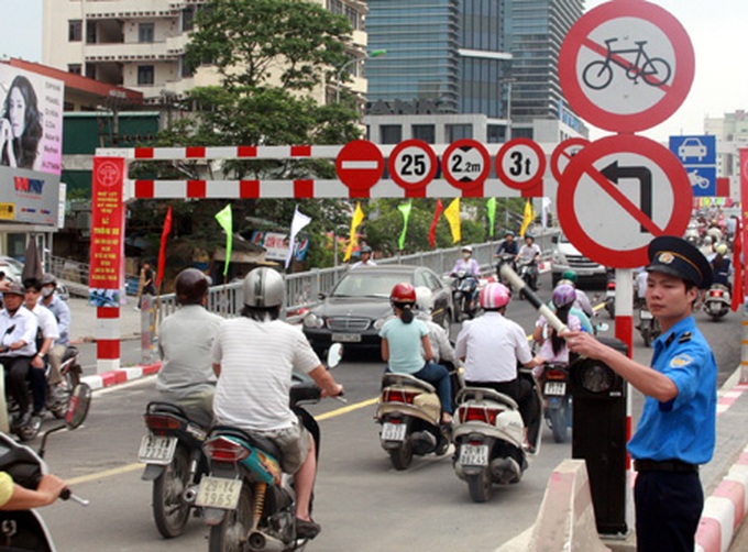 New overpasses fail to clear traffic congestion - 2