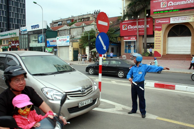 New overpasses fail to clear traffic congestion - 12