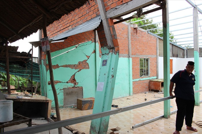 Six households evacuated because of subsidence - 1 Six households evacuated because of subsidence - 1