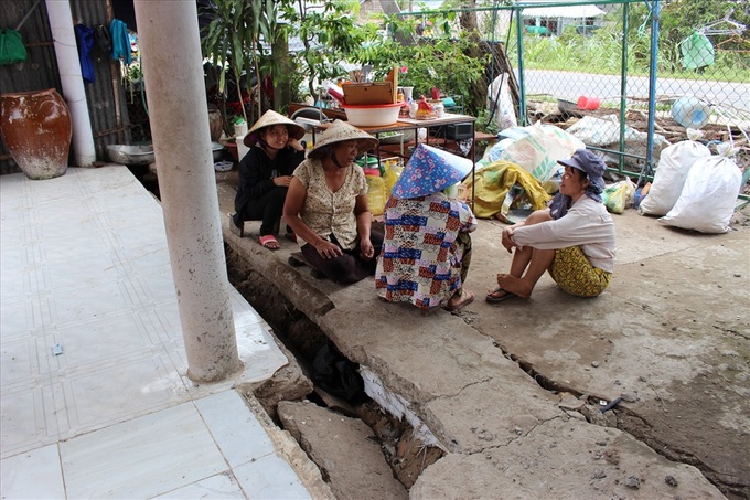 Six households evacuated because of subsidence - 5 Six households evacuated because of subsidence - 5