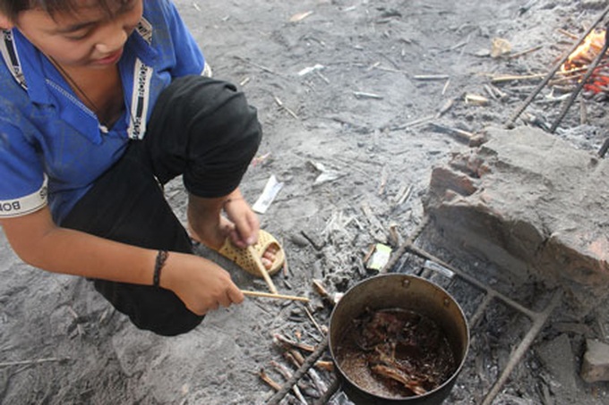 Food shortage troubles remote school - 2