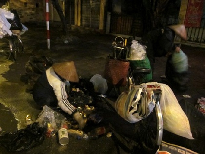 Scraping by in the cold night - 2 Scraping by in the cold night - 2