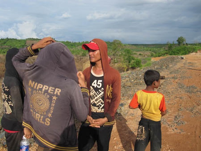 Dam break causes huge losses and threatens community - 3