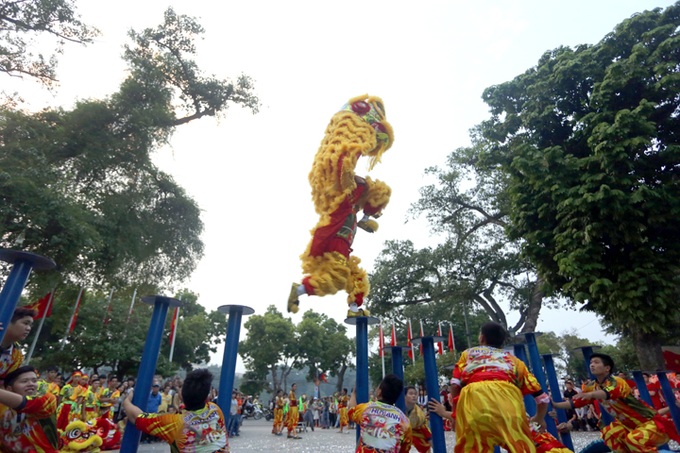 Hanoi Party Congress concludes with dragon dances - 2