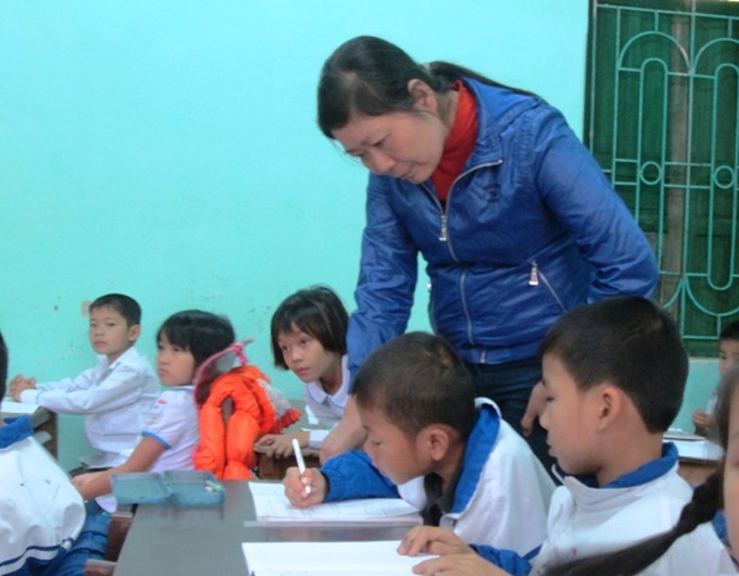 Poor teacher struggling with kidney failure - 1 Poor teacher struggling with kidney failure - 1